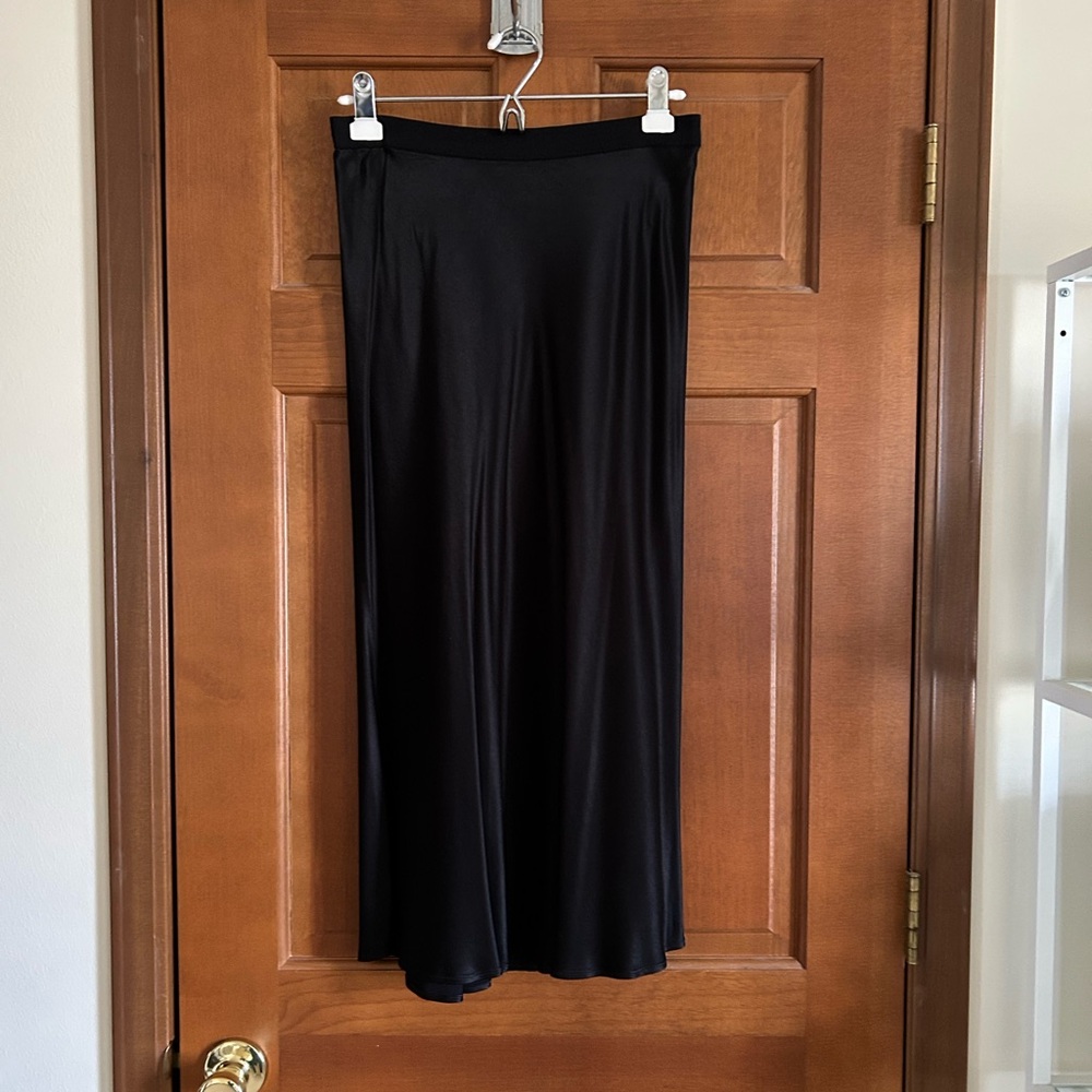 Rails Berlin Satin Midi Skirt in Black Size Medium